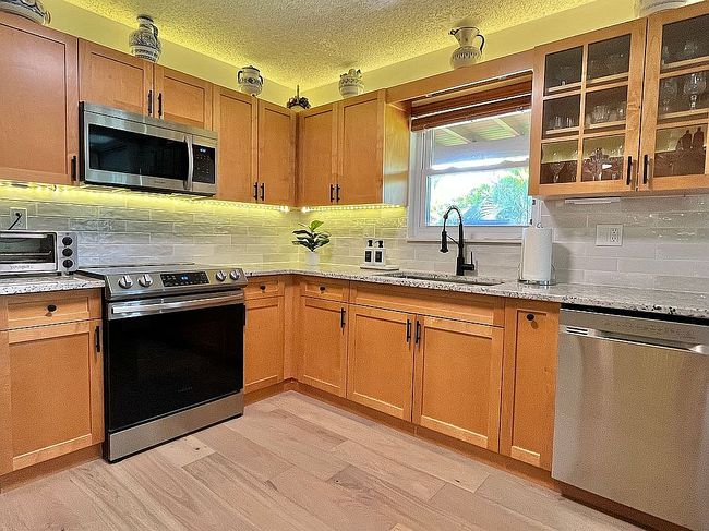 Preview of property located at 305 Sw 97th Ct