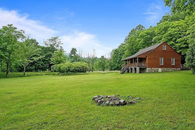 Photo of 82 Meadowlark Ln, Warm Springs, VA