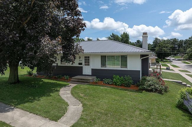 Photo of 2025 Mcgowan Blvd, Marion, IA