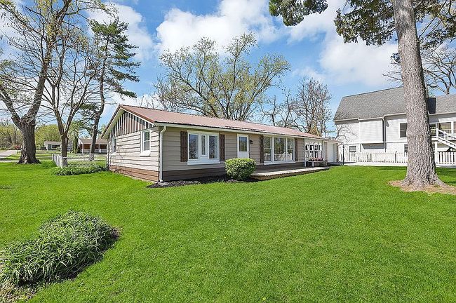 Image of 5557 Lake Shore Dr Ne