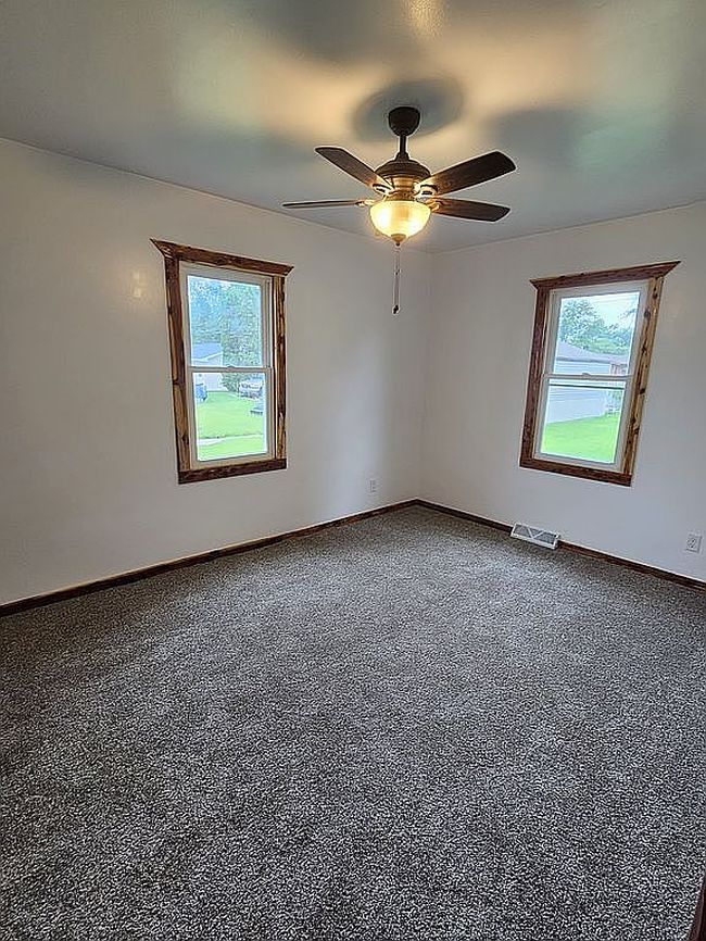 Photo of 602 B St, Shelton, NE