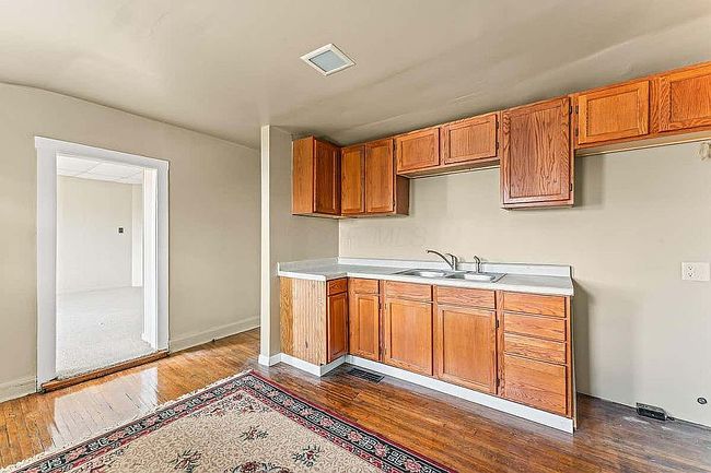 Photo of 2219 W Broad St, Columbus, OH
