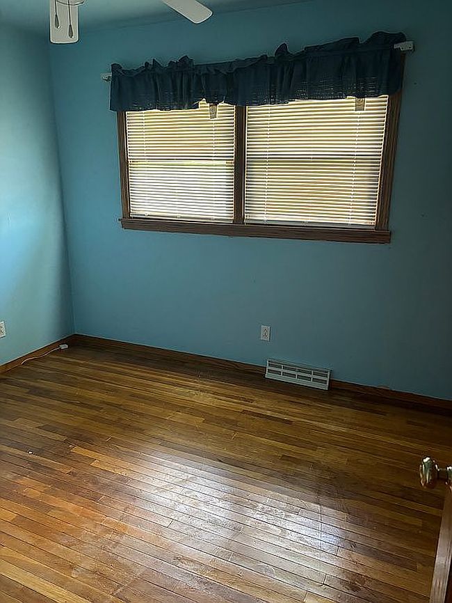 Photo of 2323 Rock St, Peru, IL