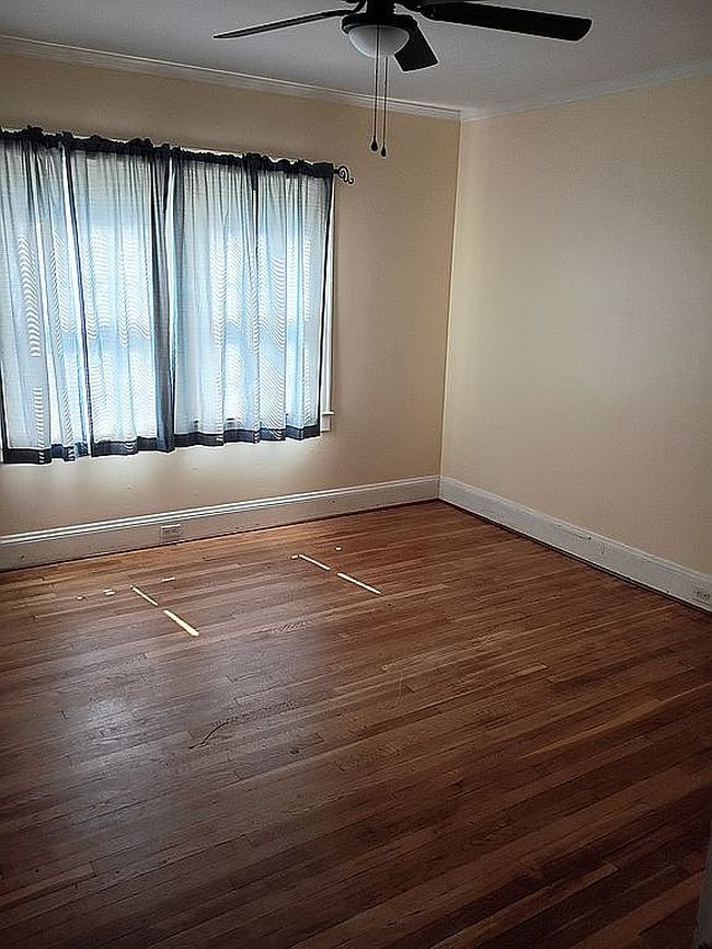Photo of 131 Young St, Elkin, NC