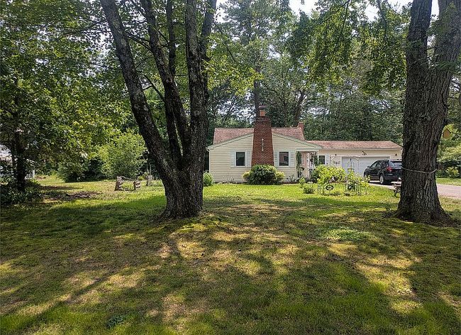 Photo of 35 Woodlawn St, South Hadley, MA