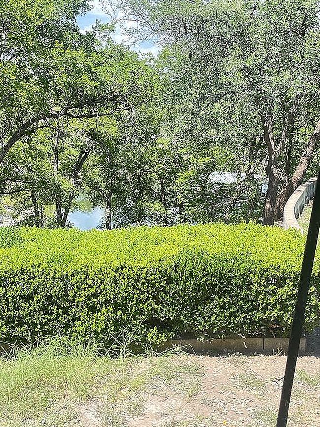 Photo of 20100 Siesta Shores Dr, Spicewood, TX
