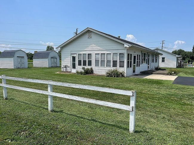 Photo of 8986 N Friendship Dr, Taylorsville, IN