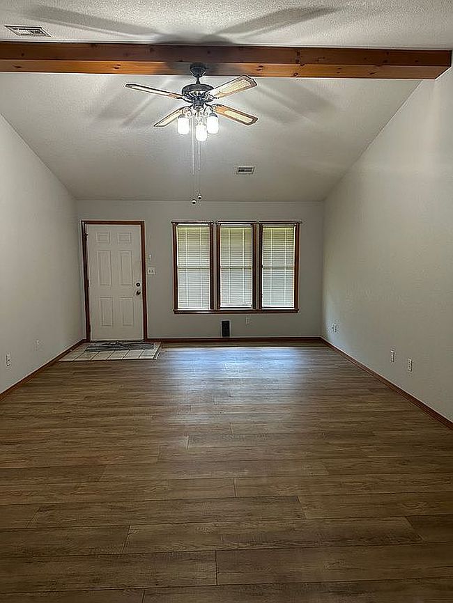 Photo of 1105 W 2nd St, Tahlequah, OK