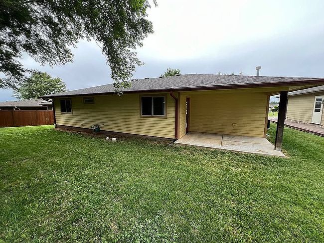 Photo of 2214 Cottonwood Ct, Winfield, KS