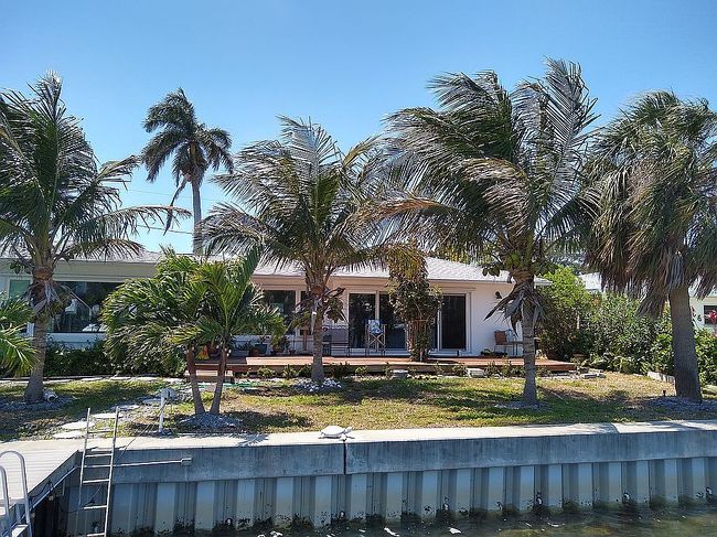 Image of 2540 S Shore Dr Se