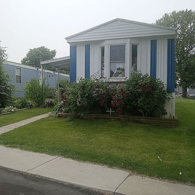 Photo of 39 Charlevoix St, New Hudson, MI