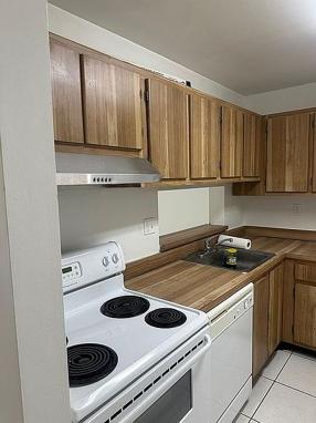 Additional photo 2 of property located at 8625 Nw 8th St Apt 404