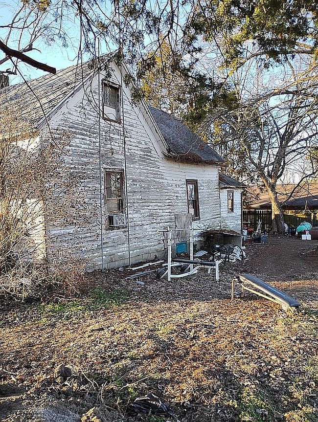 Image of 115 W Clara St