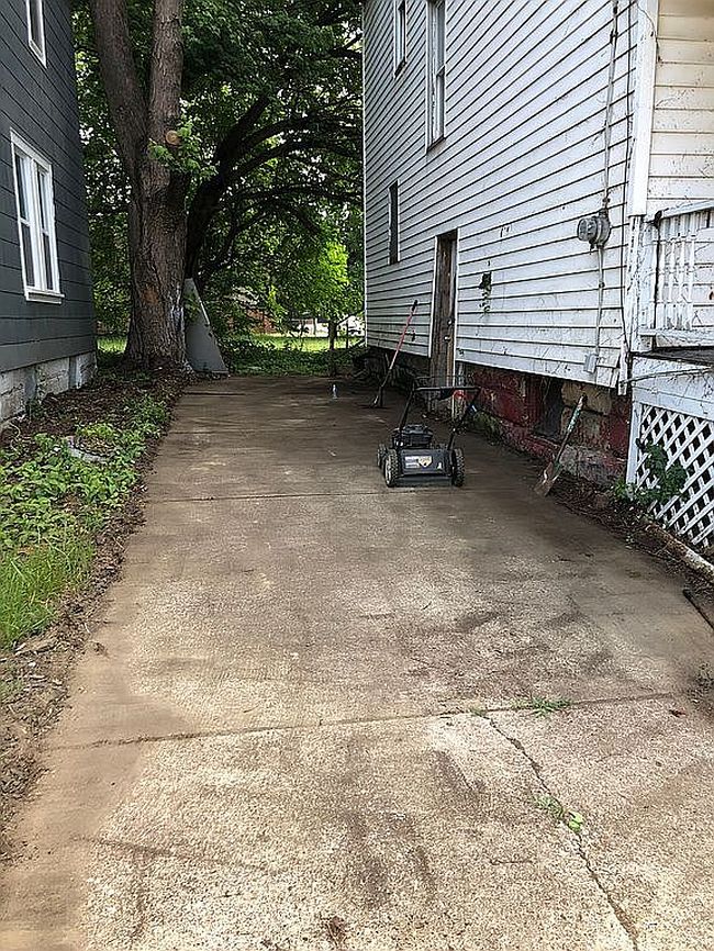Photo of 563 E 103rd St, Cleveland, OH