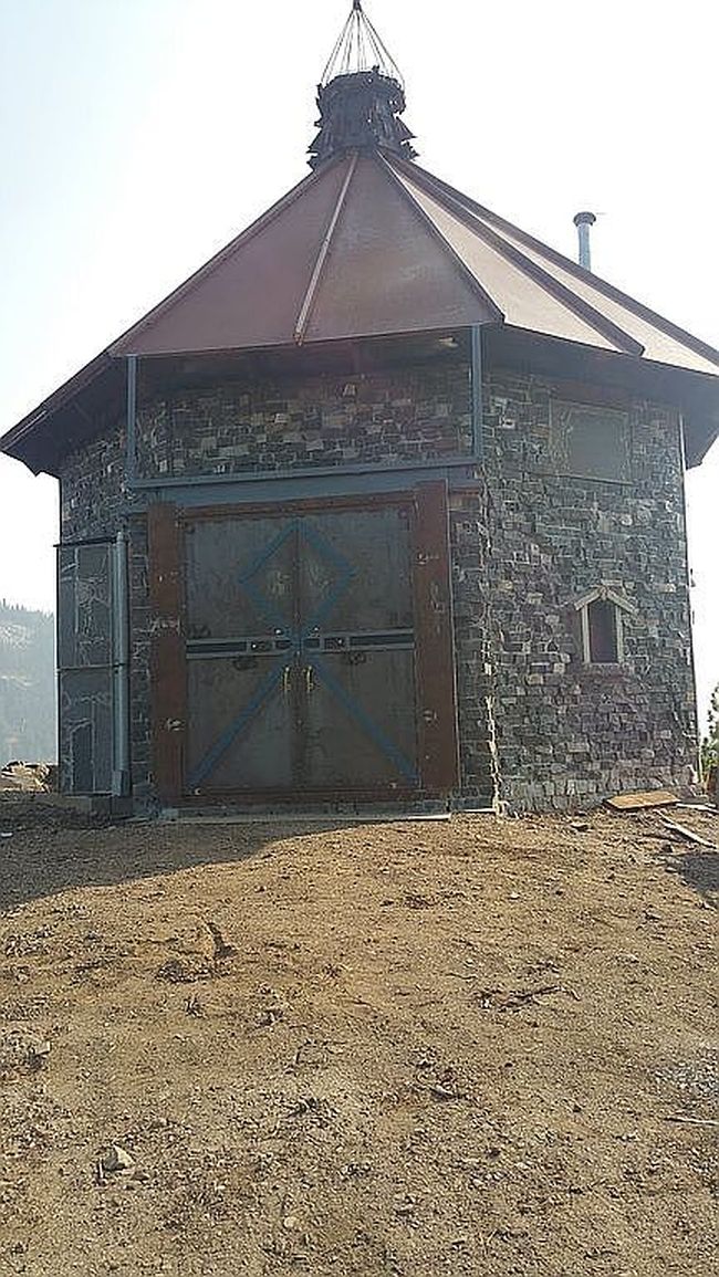 Photo of 41130 Meadow Lake Rd, Soda Springs, CA