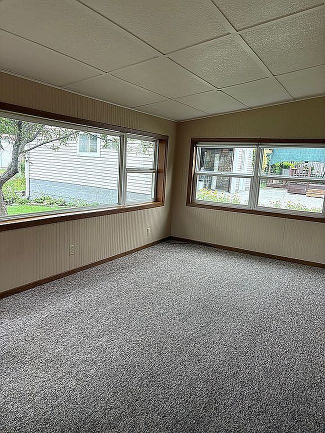 Photo of 1145 E Ridgeway Ave, Waterloo, IA