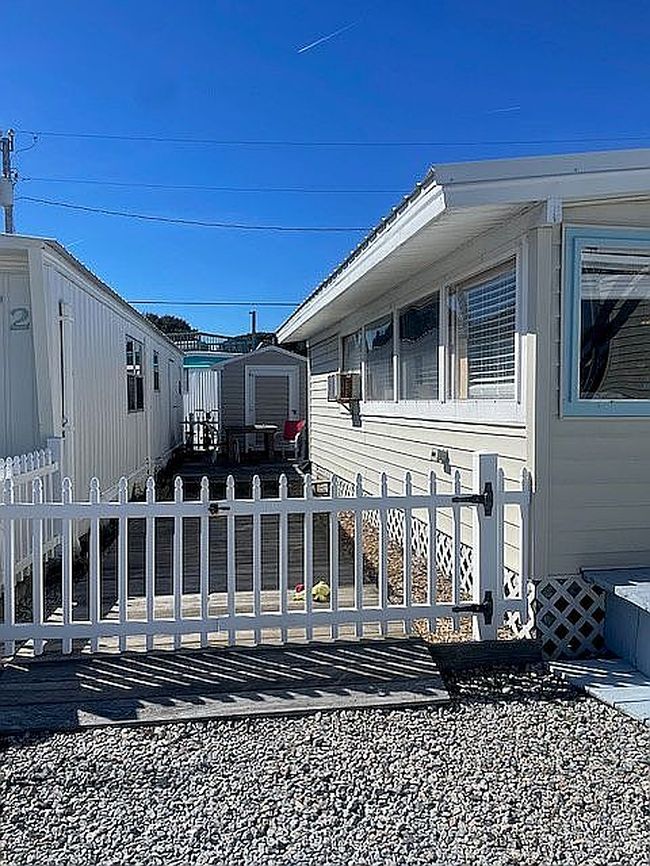 Image of 1444 Salter Path Rd #P3
