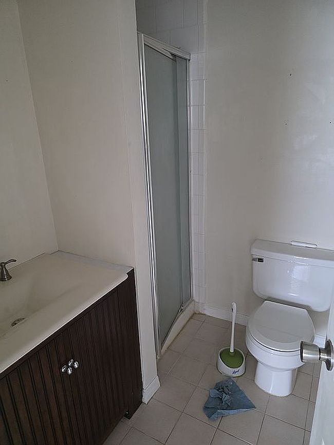 Image of 1963 W Greenleaf Ave Apt B