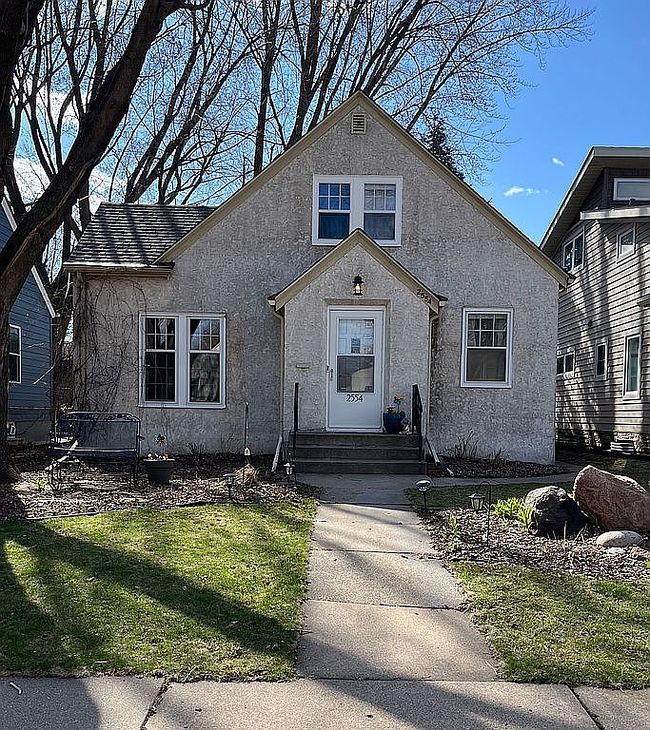 Image of 2554 Benjamin St Ne