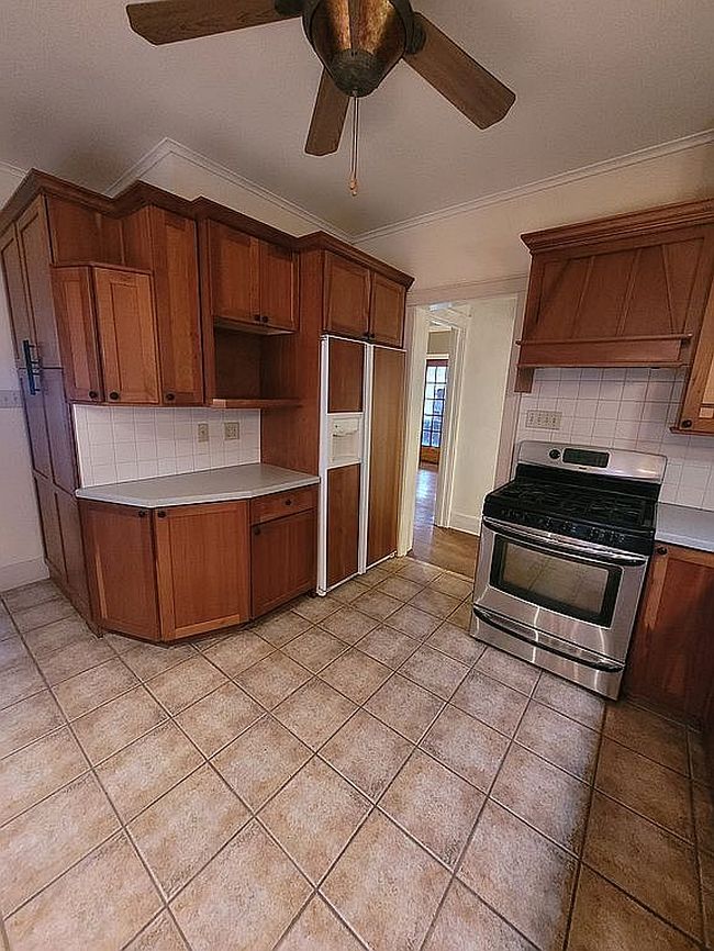 Image of 221 E Main St