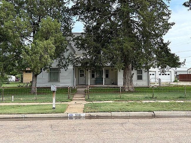 Photo of 216 W 4th St, Oakley, KS