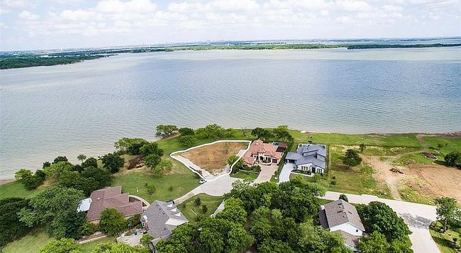 Photo of 474 Peninsula Dr, Little Elm, TX