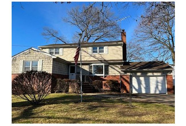 Photo of 1314 13th St, West Babylon, NY