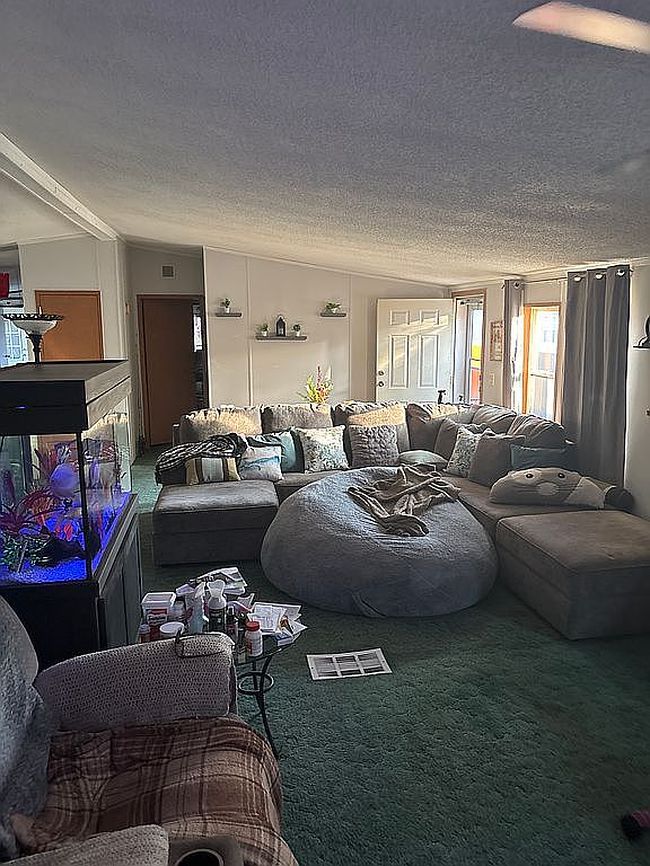 Image of 211 Lakeshore Cir