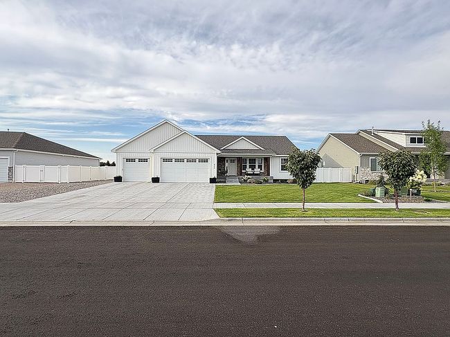 Photo of 806 E 1475 N