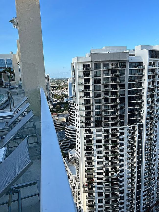 Image of 350 Se 2nd St Apt 2220