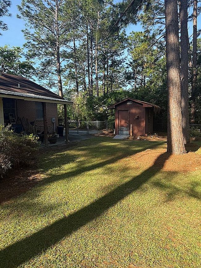 Image of 604 Honeysuckle Ln