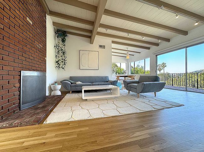 Photo of 2307 El Contento Dr, Los Angeles, CA