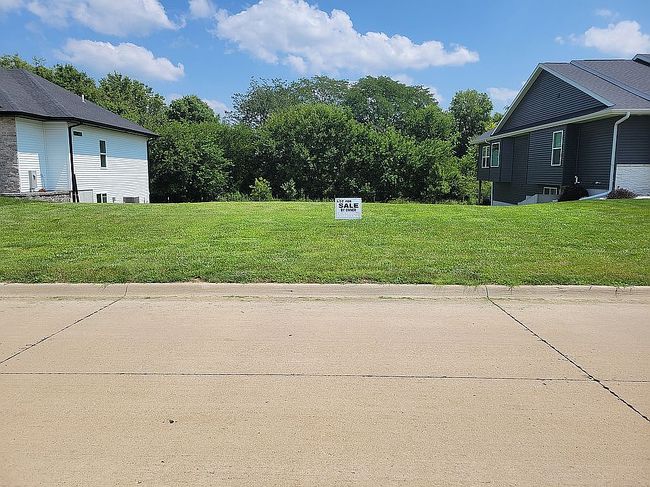 Photo of 262 Chadwick Ln, Iowa City, IA