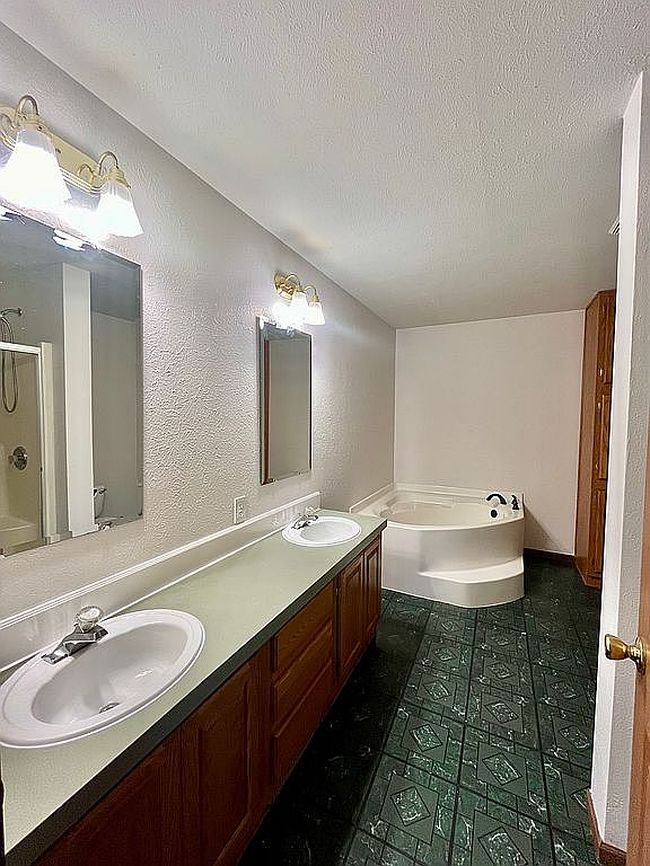 Image of 218 W School St