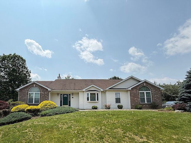 Photo of 112 Hickory Dr, Pottsville, PA