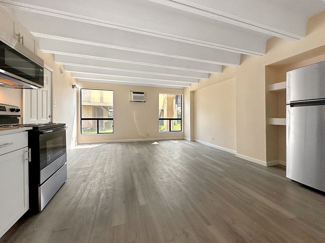 Additional photo 3 of property located at 5920 Lago Vista Way