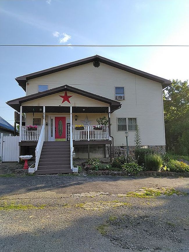 Photo of 8311 Vancouver St, Fort Gay, WV