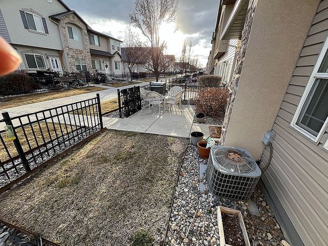 Image of 1490 N 462 W #104
