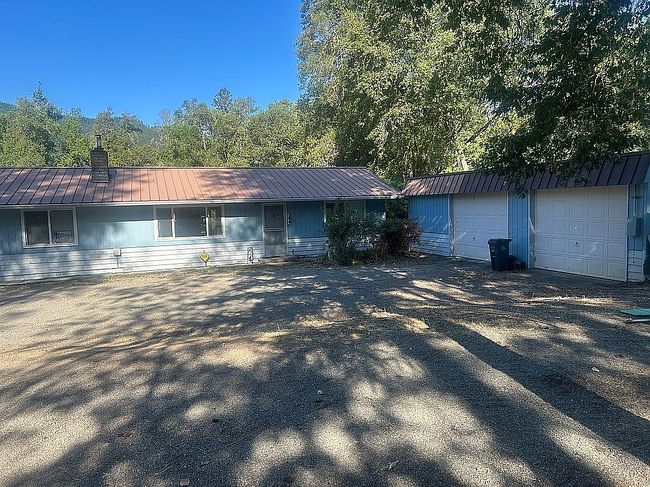 Photo of 2893 E Evans Creek Rd, Rogue River, OR