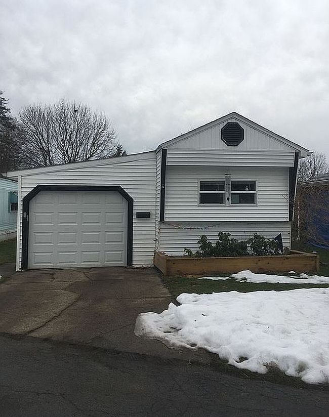 Photo of 43 Rockland Ave, Clarence, NY