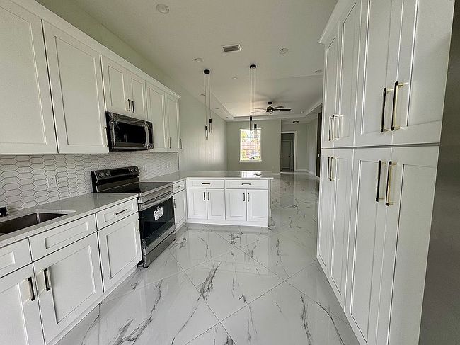 Image of 20 Pine Hill Ln