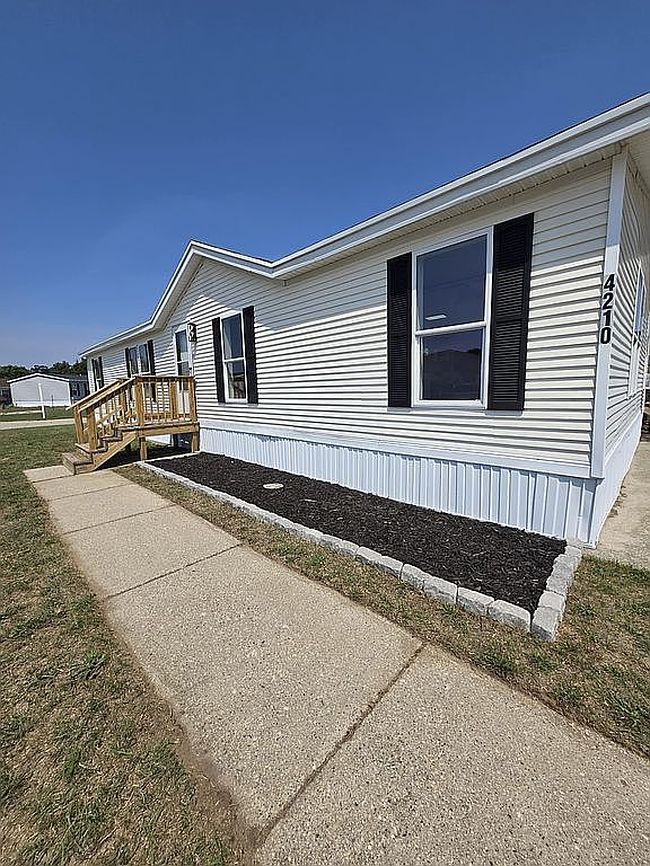 Photo of 4210 Pepperwood Trl S, Muskegon, MI