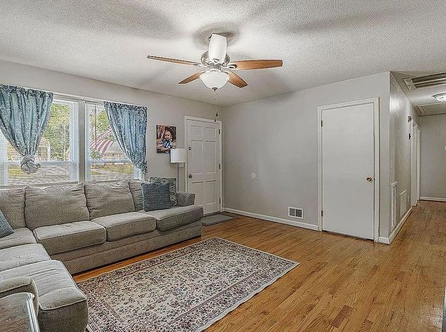 Image of 2126 Rolling Hills Rd