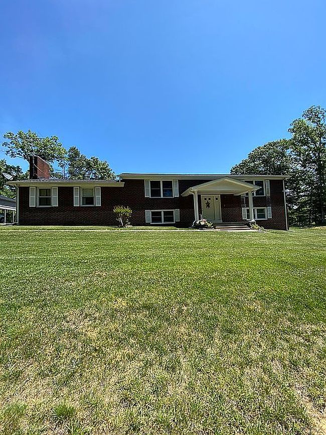 Photo of 43063 Hugh Dr, Hollywood, MD