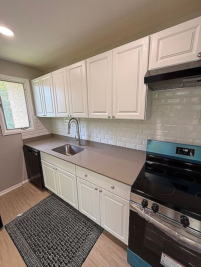Photo of 10402 N Church Dr, Cleveland, OH