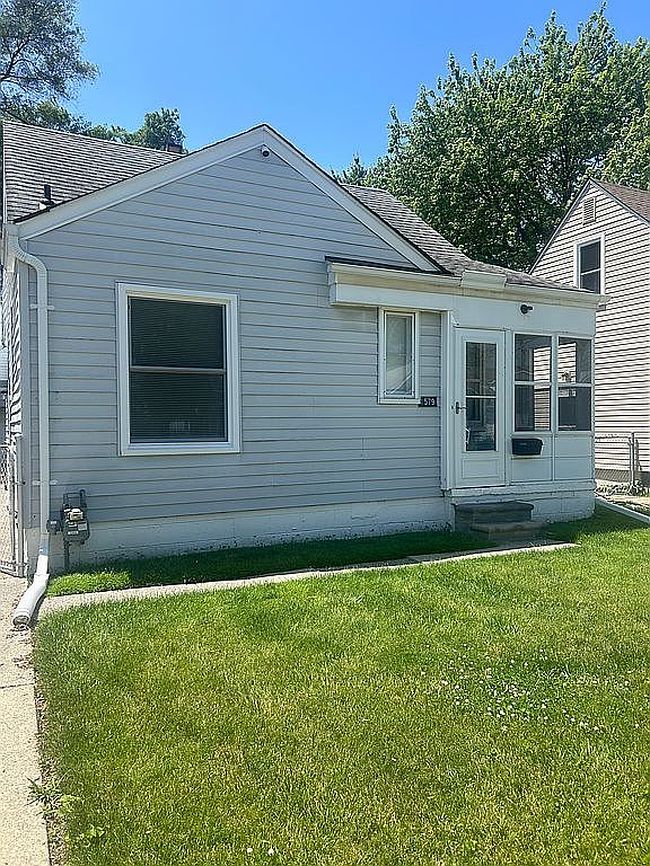 Photo of 1579 Mclain Ave