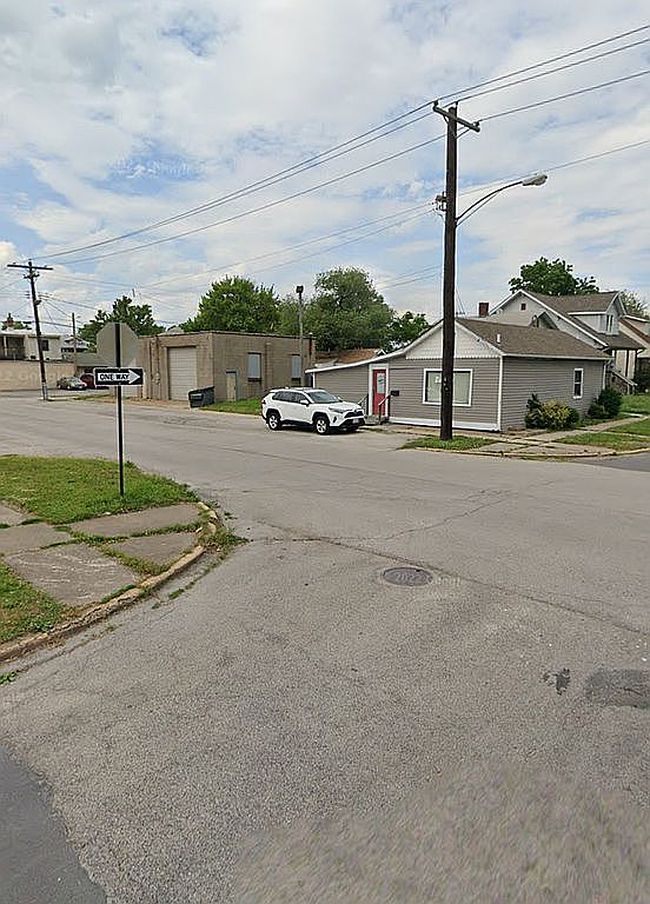 Photo of 2901 Iowa St