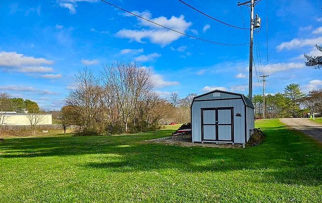 Image of 35 Walnut Ln