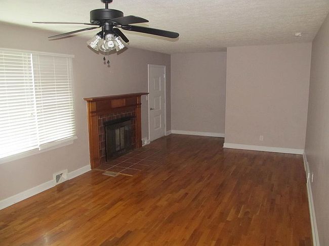 Image of 2142 Main St