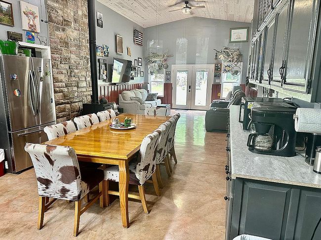Photo of 351 County Road 205, Eureka Springs, AR